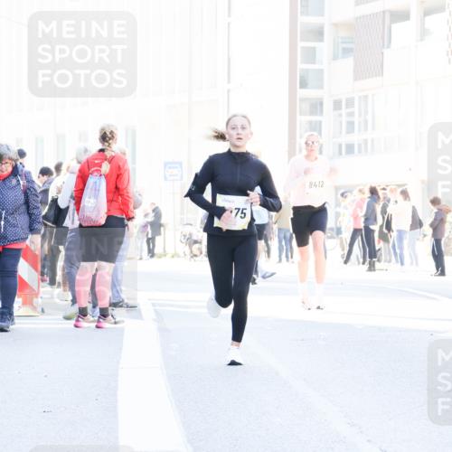 06.10.2024 - 19. swb-Marathon Bremen Matties Gatica Varas http://msf.ph/oto/7361845 06.10.2024 10:39:45 Laufen 6343, 2024, 75, 8412 meine-sportfotos.de