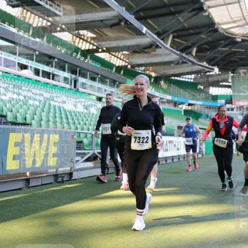 06.10.2024 - 19. swb-Marathon Bremen Yannick Fuchs http://msf.ph/oto/7361851 06.10.2024 10:40:12 Laufen im Stadion 7010, 7145, 7304, 7322, 7347, 7519, 7525, 7624, 7661, 7695, 7707, 7754, 7796, 7799, 7913, 8127, 8375, 8505, 8632, 8695, 8743, 8773, 8808, 8850, 8873, 8909, 8910, 8911, 8988, 9098, 9101, 9111 meine-sportfotos.de