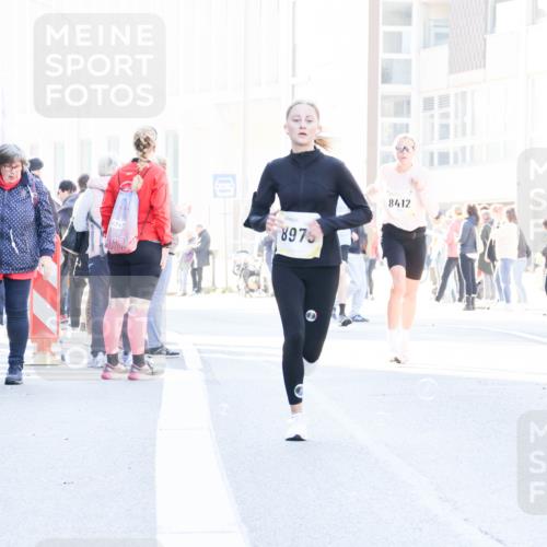 06.10.2024 - 19. swb-Marathon Bremen Matties Gatica Varas http://msf.ph/oto/7361857 06.10.2024 10:39:45 Laufen 6343, 2024, 8975, 8412 meine-sportfotos.de