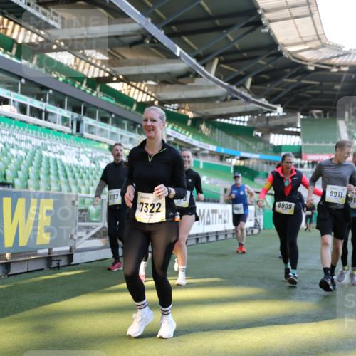 06.10.2024 - 19. swb-Marathon Bremen Yannick Fuchs http://msf.ph/oto/7361864 06.10.2024 10:40:12 Laufen im Stadion 7010, 7145, 7304, 7322, 7347, 7519, 7525, 7624, 7661, 7695, 7707, 7754, 7796, 7799, 7913, 8127, 8375, 8505, 8632, 8695, 8743, 8773, 8808, 8850, 8873, 8909, 8910, 8911, 8988, 9098, 9101, 9111 meine-sportfotos.de