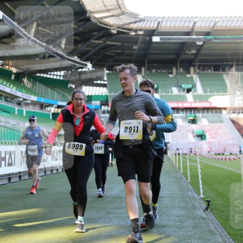 06.10.2024 - 19. swb-Marathon Bremen Yannick Fuchs http://msf.ph/oto/7361885 06.10.2024 10:40:13 Laufen im Stadion 7010, 7145, 7304, 7322, 7347, 7519, 7525, 7624, 7661, 7707, 7754, 7796, 7799, 7913, 8127, 8375, 8505, 8632, 8695, 8743, 8773, 8808, 8850, 8873, 8909, 8910, 8911, 8988, 9098, 9101, 9111 meine-sportfotos.de