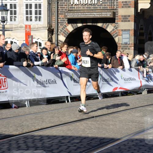 06.10.2024 - 19. swb-Marathon Bremen Strokosch-Dieckow http://msf.ph/oto/7361887 06.10.2024 10:34:38 Ziel 8442, 8531, 8655, 8681 meine-sportfotos.de