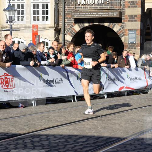 06.10.2024 - 19. swb-Marathon Bremen Strokosch-Dieckow http://msf.ph/oto/7361897 06.10.2024 10:34:38 Ziel 8442, 8531, 8655, 8681 meine-sportfotos.de