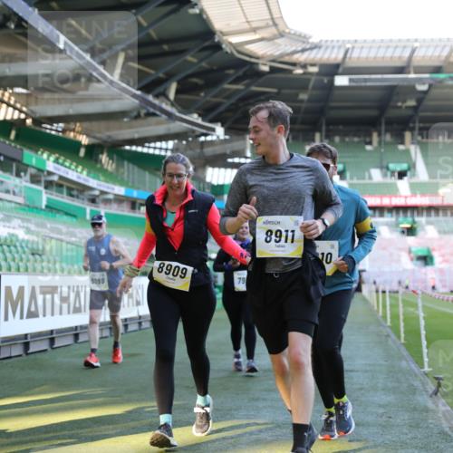 06.10.2024 - 19. swb-Marathon Bremen Yannick Fuchs http://msf.ph/oto/7361898 06.10.2024 10:40:13 Laufen im Stadion 7010, 7145, 7304, 7322, 7347, 7519, 7525, 7624, 7661, 7707, 7754, 7796, 7799, 7913, 8127, 8375, 8505, 8632, 8695, 8743, 8773, 8808, 8850, 8873, 8909, 8910, 8911, 8988, 9098, 9101, 9111 meine-sportfotos.de