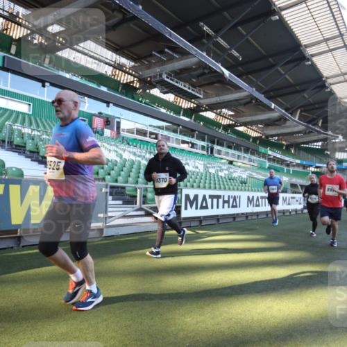 06.10.2024 - 19. swb-Marathon Bremen Yannick Fuchs http://msf.ph/oto/7361902 06.10.2024 10:29:24 Laufen im Stadion 7066, 7117, 7194, 7290, 7334, 7370, 7372, 7384, 7590, 7671, 7683, 7706, 7714, 7768, 7800, 7825, 7983, 7992, 8001, 8092, 8098, 8156, 8157, 8158, 8215, 8252, 8330, 8424, 8443, 8458, 8461, 8522, 8525, 8570, 8575, 8596, 8604, 8609, 8828, 8835, 8843, 8875, 8894, 8925, 8951, 8953, 8965, 9001, 9014, 9066, 9106 meine-sportfotos.de