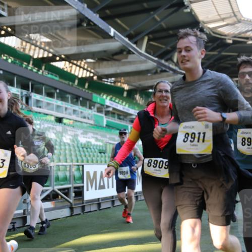06.10.2024 - 19. swb-Marathon Bremen Yannick Fuchs http://msf.ph/oto/7361908 06.10.2024 10:40:13 Laufen im Stadion 7010, 7145, 7304, 7322, 7347, 7519, 7525, 7624, 7661, 7707, 7754, 7796, 7799, 7913, 8127, 8375, 8505, 8632, 8695, 8743, 8773, 8808, 8850, 8873, 8909, 8910, 8911, 8988, 9098, 9101, 9111 meine-sportfotos.de