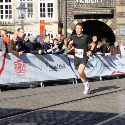 06.10.2024 - 19. swb-Marathon Bremen Strokosch-Dieckow http://msf.ph/oto/7361919 06.10.2024 10:34:39 Ziel 8442, 8531, 8655, 8681 meine-sportfotos.de