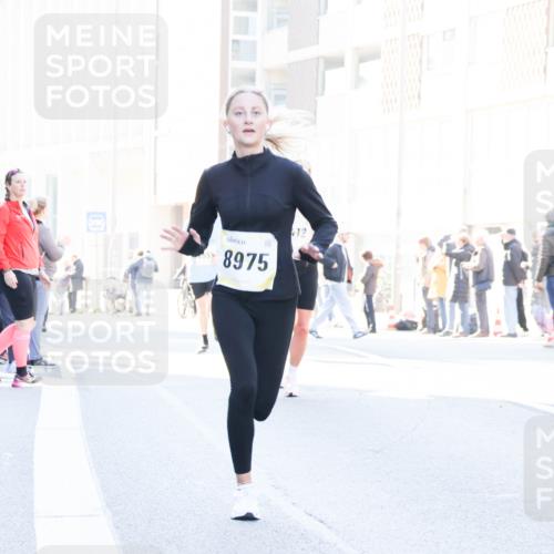 06.10.2024 - 19. swb-Marathon Bremen Matties Gatica Varas http://msf.ph/oto/7361926 06.10.2024 10:39:46 Laufen 555, 8975, 412 meine-sportfotos.de