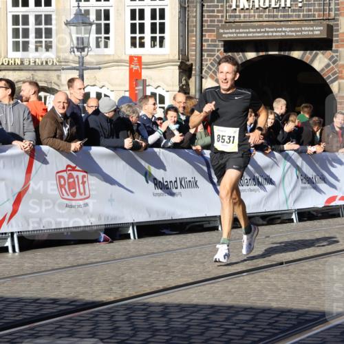 06.10.2024 - 19. swb-Marathon Bremen Strokosch-Dieckow http://msf.ph/oto/7361931 06.10.2024 10:34:39 Ziel 8442, 8531, 8655, 8681 meine-sportfotos.de