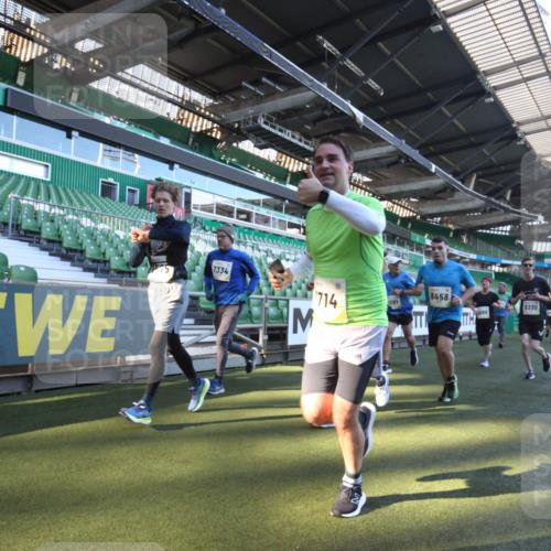06.10.2024 - 19. swb-Marathon Bremen Yannick Fuchs http://msf.ph/oto/7361957 06.10.2024 10:29:32 Laufen im Stadion 7060, 7061, 7066, 7117, 7193, 7194, 7290, 7334, 7370, 7372, 7384, 7451, 7542, 7683, 7706, 7714, 7768, 7800, 7823, 7825, 7870, 7931, 7983, 7989, 7992, 8001, 8092, 8098, 8156, 8157, 8158, 8215, 8252, 8330, 8424, 8458, 8461, 8522, 8525, 8570, 8575, 8596, 8604, 8609, 8767, 8828, 8835, 8843, 8854, 8875, 8894, 8925, 8951, 8953, 8954, 9001, 9066, 9106 meine-sportfotos.de