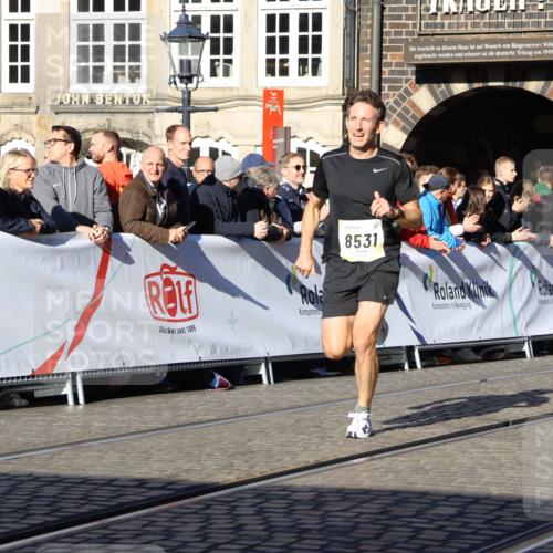 06.10.2024 - 19. swb-Marathon Bremen Strokosch-Dieckow http://msf.ph/oto/7361961 06.10.2024 10:34:39 Ziel 8442, 8531, 8655, 8681 meine-sportfotos.de