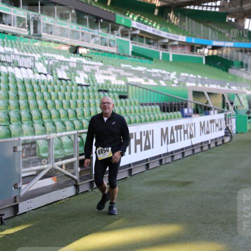 06.10.2024 - 19. swb-Marathon Bremen Yannick Fuchs http://msf.ph/oto/7361966 06.10.2024 10:40:21 Laufen im Stadion 7092, 7129, 7132, 7145, 7304, 7519, 7525, 7554, 7624, 7661, 7754, 7840, 7913, 7946, 8091, 8146, 8375, 8505, 8632, 8688, 8695, 8743, 8773, 8808, 8850, 8909, 8910, 8911, 8988, 9048, 9098 meine-sportfotos.de