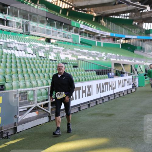 06.10.2024 - 19. swb-Marathon Bremen Yannick Fuchs http://msf.ph/oto/7361974 06.10.2024 10:40:21 Laufen im Stadion 7092, 7129, 7132, 7145, 7304, 7519, 7525, 7554, 7624, 7661, 7754, 7840, 7913, 7946, 8091, 8146, 8375, 8505, 8632, 8688, 8695, 8743, 8773, 8808, 8850, 8909, 8910, 8911, 8988, 9048, 9098 meine-sportfotos.de