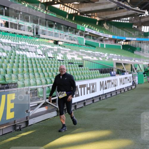 06.10.2024 - 19. swb-Marathon Bremen Yannick Fuchs http://msf.ph/oto/7361981 06.10.2024 10:40:21 Laufen im Stadion 7092, 7129, 7132, 7145, 7304, 7519, 7525, 7554, 7624, 7661, 7754, 7840, 7913, 7946, 8091, 8146, 8375, 8505, 8632, 8688, 8695, 8743, 8773, 8808, 8850, 8909, 8910, 8911, 8988, 9048, 9098 meine-sportfotos.de