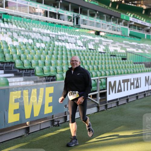 06.10.2024 - 19. swb-Marathon Bremen Yannick Fuchs http://msf.ph/oto/7361991 06.10.2024 10:40:22 Laufen im Stadion 7092, 7129, 7132, 7145, 7304, 7519, 7525, 7554, 7624, 7661, 7754, 7840, 7913, 7946, 7972, 8091, 8146, 8375, 8505, 8632, 8688, 8695, 8743, 8773, 8808, 8850, 8909, 8910, 8911, 8988, 9048, 9098 meine-sportfotos.de