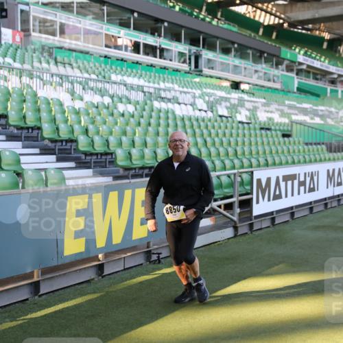 06.10.2024 - 19. swb-Marathon Bremen Yannick Fuchs http://msf.ph/oto/7361997 06.10.2024 10:40:22 Laufen im Stadion 7092, 7129, 7132, 7145, 7304, 7519, 7525, 7554, 7624, 7661, 7754, 7840, 7913, 7946, 7972, 8091, 8146, 8375, 8505, 8632, 8688, 8695, 8743, 8773, 8808, 8850, 8909, 8910, 8911, 8988, 9048, 9098 meine-sportfotos.de