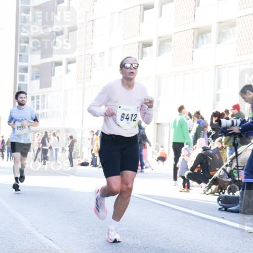 06.10.2024 - 19. swb-Marathon Bremen Matties Gatica Varas http://msf.ph/oto/7362019 06.10.2024 10:39:49 Laufen 8555, 8412 meine-sportfotos.de