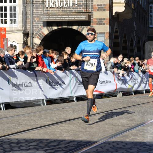 06.10.2024 - 19. swb-Marathon Bremen Strokosch-Dieckow http://msf.ph/oto/7362023 06.10.2024 10:34:49 Ziel 8442, 8681, 8791 meine-sportfotos.de
