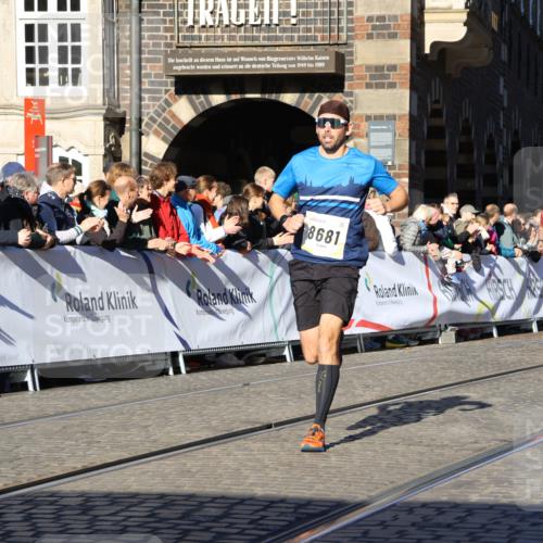 06.10.2024 - 19. swb-Marathon Bremen Strokosch-Dieckow http://msf.ph/oto/7362035 06.10.2024 10:34:49 Ziel 8442, 8681, 8791 meine-sportfotos.de
