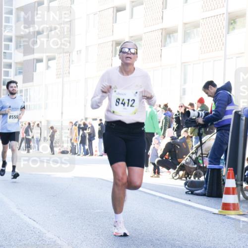 06.10.2024 - 19. swb-Marathon Bremen Matties Gatica Varas http://msf.ph/oto/7362037 06.10.2024 10:39:49 Laufen 8555, 8412 meine-sportfotos.de