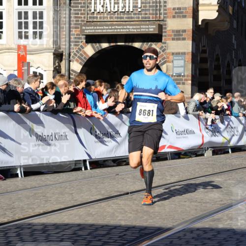 06.10.2024 - 19. swb-Marathon Bremen Strokosch-Dieckow http://msf.ph/oto/7362047 06.10.2024 10:34:49 Ziel 8442, 8681, 8791 meine-sportfotos.de