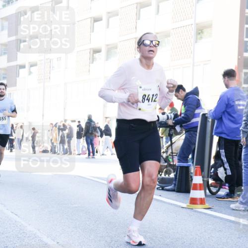 06.10.2024 - 19. swb-Marathon Bremen Matties Gatica Varas http://msf.ph/oto/7362053 06.10.2024 10:39:50 Laufen 555, 8412 meine-sportfotos.de