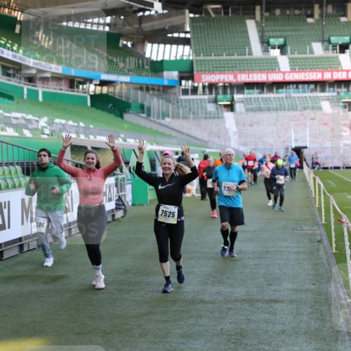 06.10.2024 - 19. swb-Marathon Bremen Yannick Fuchs http://msf.ph/oto/7362060 06.10.2024 10:40:25 Laufen im Stadion 7092, 7129, 7132, 7145, 7304, 7519, 7525, 7554, 7624, 7661, 7754, 7840, 7913, 7946, 7972, 7982, 8091, 8146, 8505, 8632, 8688, 8695, 8743, 8773, 8808, 8850, 8909, 8910, 8911, 8988, 9048, 9098 meine-sportfotos.de