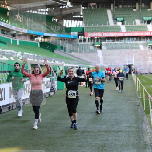 06.10.2024 - 19. swb-Marathon Bremen Yannick Fuchs http://msf.ph/oto/7362067 06.10.2024 10:40:25 Laufen im Stadion 7092, 7129, 7132, 7145, 7304, 7519, 7525, 7554, 7624, 7661, 7754, 7840, 7913, 7946, 7972, 7982, 8091, 8146, 8505, 8632, 8688, 8695, 8743, 8773, 8808, 8850, 8909, 8910, 8911, 8988, 9048, 9098 meine-sportfotos.de