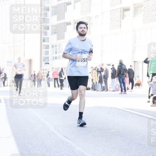 06.10.2024 - 19. swb-Marathon Bremen Matties Gatica Varas http://msf.ph/oto/7362091 06.10.2024 10:39:51 Laufen 7555, 555 meine-sportfotos.de