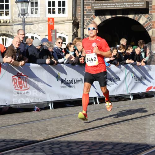 06.10.2024 - 19. swb-Marathon Bremen Strokosch-Dieckow http://msf.ph/oto/7362110 06.10.2024 10:34:52 Ziel 8442, 8681, 8791 meine-sportfotos.de