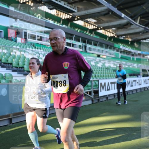 06.10.2024 - 19. swb-Marathon Bremen Yannick Fuchs http://msf.ph/oto/7362117 06.10.2024 10:40:43 Laufen im Stadion 7092, 7129, 7132, 7145, 7272, 7288, 7304, 7525, 7554, 7598, 7601, 7625, 7661, 7754, 7840, 7888, 7915, 7936, 7946, 7972, 7982, 8091, 8146, 8210, 8230, 8688, 8695, 8743, 8765, 8808, 8809, 8899, 8988, 9048, 9076, 9078 meine-sportfotos.de