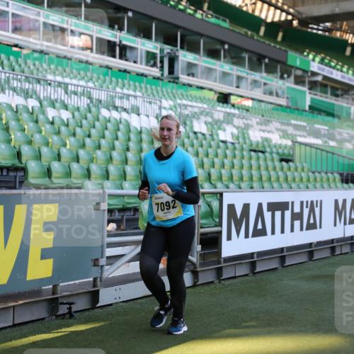 06.10.2024 - 19. swb-Marathon Bremen Yannick Fuchs http://msf.ph/oto/7362134 06.10.2024 10:40:44 Laufen im Stadion 7092, 7129, 7132, 7145, 7272, 7288, 7304, 7554, 7598, 7601, 7625, 7661, 7754, 7840, 7888, 7915, 7936, 7946, 7972, 7982, 8091, 8146, 8210, 8230, 8688, 8695, 8743, 8765, 8808, 8809, 8899, 8988, 9048, 9076, 9078 meine-sportfotos.de