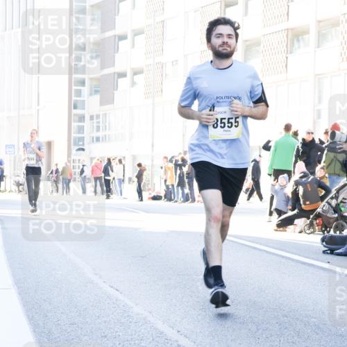 06.10.2024 - 19. swb-Marathon Bremen Matties Gatica Varas http://msf.ph/oto/7362148 06.10.2024 10:39:52 Laufen 7555, 18, 3555 meine-sportfotos.de