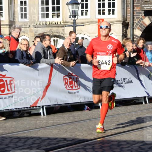 06.10.2024 - 19. swb-Marathon Bremen Strokosch-Dieckow http://msf.ph/oto/7362165 06.10.2024 10:34:52 Ziel 8442, 8681, 8791 meine-sportfotos.de