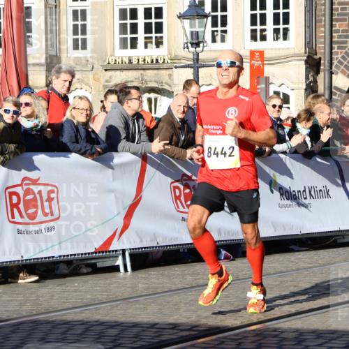 06.10.2024 - 19. swb-Marathon Bremen Strokosch-Dieckow http://msf.ph/oto/7362184 06.10.2024 10:34:52 Ziel 8442, 8681, 8791 meine-sportfotos.de