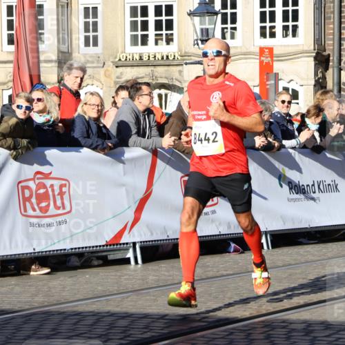 06.10.2024 - 19. swb-Marathon Bremen Strokosch-Dieckow http://msf.ph/oto/7362191 06.10.2024 10:34:52 Ziel 8442, 8681, 8791 meine-sportfotos.de