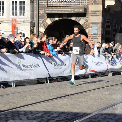 06.10.2024 - 19. swb-Marathon Bremen Strokosch-Dieckow http://msf.ph/oto/7362206 06.10.2024 10:35:03 Ziel 8577, 8791, 8983 meine-sportfotos.de