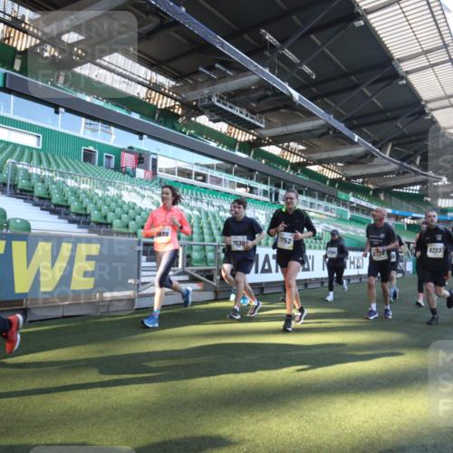 06.10.2024 - 19. swb-Marathon Bremen Yannick Fuchs http://msf.ph/oto/7362259 06.10.2024 10:30:12 Laufen im Stadion 7060, 7061, 7146, 7176, 7340, 7361, 7412, 7451, 7542, 7585, 7613, 7620, 7629, 7630, 7696, 7698, 7752, 7784, 7823, 7962, 7989, 8041, 8109, 8186, 8219, 8223, 8290, 8328, 8332, 8333, 8354, 8362, 8428, 8440, 8465, 8477, 8524, 8552, 8629, 8639, 8748, 8763, 8767, 8768, 8783, 8794, 8802, 8803, 8834, 8841, 8869, 8897, 8898, 8933, 8954, 9008, 9023, 9065, 9081 meine-sportfotos.de