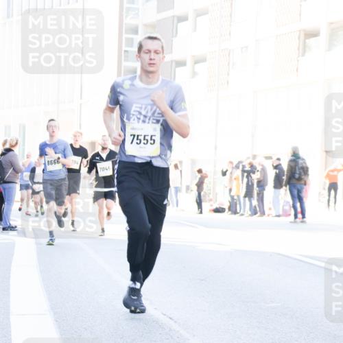 06.10.2024 - 19. swb-Marathon Bremen Matties Gatica Varas http://msf.ph/oto/7362262 06.10.2024 10:39:57 Laufen 8666, 794, 7045, 7555 meine-sportfotos.de
