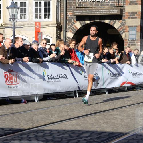06.10.2024 - 19. swb-Marathon Bremen Strokosch-Dieckow http://msf.ph/oto/7362265 06.10.2024 10:35:03 Ziel 8577, 8791, 8983 meine-sportfotos.de