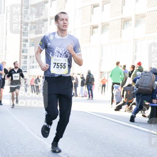 06.10.2024 - 19. swb-Marathon Bremen Matties Gatica Varas http://msf.ph/oto/7362290 06.10.2024 10:39:58 Laufen 7045, 7555 meine-sportfotos.de