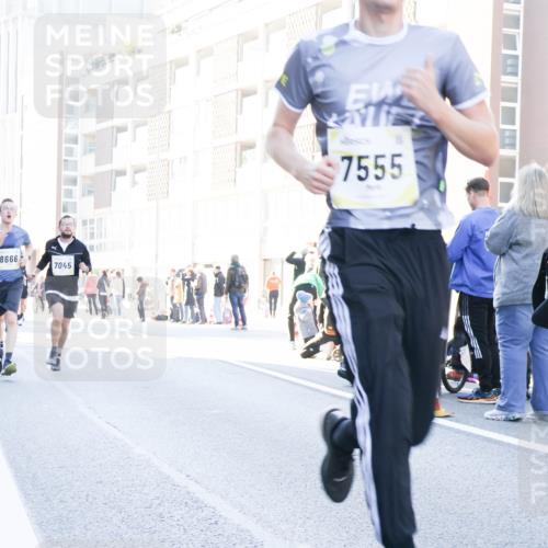 06.10.2024 - 19. swb-Marathon Bremen Matties Gatica Varas http://msf.ph/oto/7362326 06.10.2024 10:39:59 Laufen 9998, 7045, 7555 meine-sportfotos.de