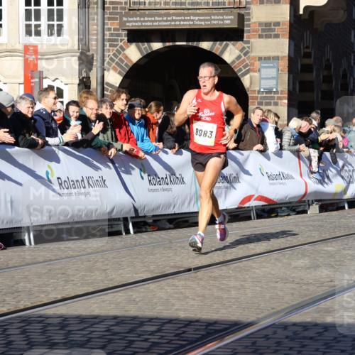 06.10.2024 - 19. swb-Marathon Bremen Strokosch-Dieckow http://msf.ph/oto/7362331 06.10.2024 10:35:14 Ziel 7098, 8577, 8983 meine-sportfotos.de