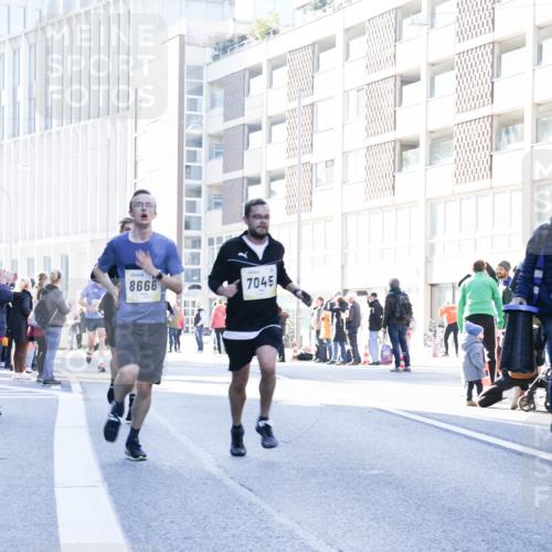 06.10.2024 - 19. swb-Marathon Bremen Matties Gatica Varas http://msf.ph/oto/7362342 06.10.2024 10:40:00 Laufen 8666, 7045 meine-sportfotos.de