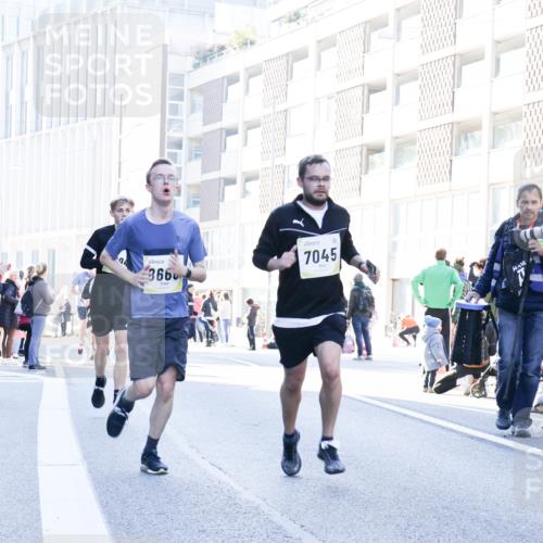 06.10.2024 - 19. swb-Marathon Bremen Matties Gatica Varas http://msf.ph/oto/7362370 06.10.2024 10:40:00 Laufen 366, 7045 meine-sportfotos.de