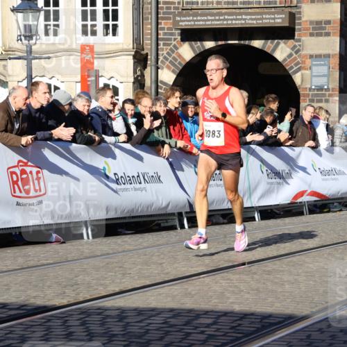 06.10.2024 - 19. swb-Marathon Bremen Strokosch-Dieckow http://msf.ph/oto/7362377 06.10.2024 10:35:14 Ziel 7098, 8577, 8983 meine-sportfotos.de