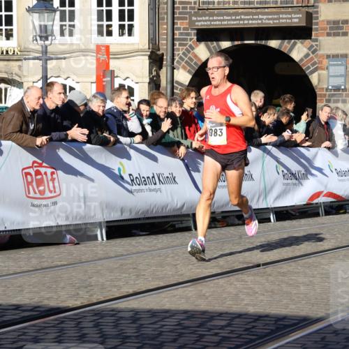 06.10.2024 - 19. swb-Marathon Bremen Strokosch-Dieckow http://msf.ph/oto/7362385 06.10.2024 10:35:14 Ziel 7098, 8577, 8983 meine-sportfotos.de