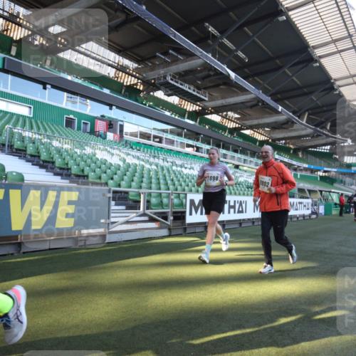 06.10.2024 - 19. swb-Marathon Bremen Yannick Fuchs http://msf.ph/oto/7362398 06.10.2024 10:30:30 Laufen im Stadion 7029, 7046, 7053, 7144, 7302, 7361, 7412, 7585, 7613, 7629, 7630, 7698, 7752, 7962, 8023, 8036, 8041, 8186, 8219, 8223, 8245, 8290, 8328, 8332, 8333, 8354, 8428, 8440, 8465, 8469, 8477, 8524, 8552, 8622, 8639, 8748, 8783, 8794, 8802, 8803, 8834, 8841, 8897, 8898, 8931, 8933, 8960, 9008, 9023, 9035, 9065, 9081 meine-sportfotos.de