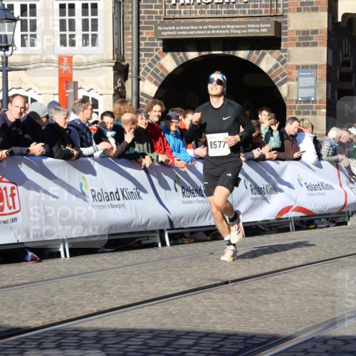 06.10.2024 - 19. swb-Marathon Bremen Strokosch-Dieckow http://msf.ph/oto/7362410 06.10.2024 10:35:18 Ziel 7098, 8577, 8983 meine-sportfotos.de