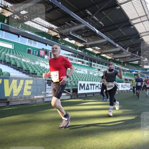06.10.2024 - 19. swb-Marathon Bremen Yannick Fuchs http://msf.ph/oto/7362413 06.10.2024 10:30:35 Laufen im Stadion 7029, 7046, 7053, 7089, 7144, 7213, 7261, 7302, 7458, 7585, 7613, 7629, 7630, 7698, 7752, 7962, 8023, 8036, 8041, 8186, 8223, 8245, 8290, 8328, 8332, 8333, 8354, 8428, 8440, 8469, 8477, 8552, 8622, 8748, 8783, 8794, 8802, 8810, 8841, 8897, 8898, 8931, 8933, 8960, 8985, 9008, 9023, 9035, 9065, 9081 meine-sportfotos.de